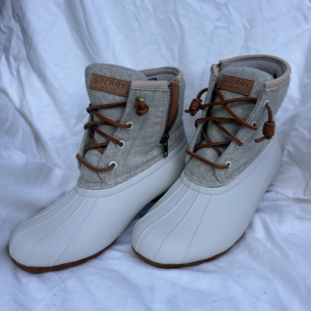 NEW WITH TAGS Sperry Duck Boots